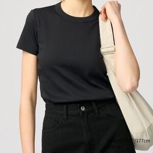 Women’s Uniqlo Black Tee